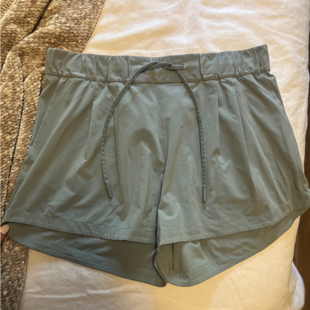 lululemon high waisted blue inner glow shorts- size 6